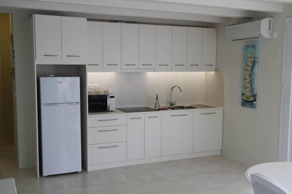 Chiqui Luxury Apartments Alonnisos Town Exterior photo